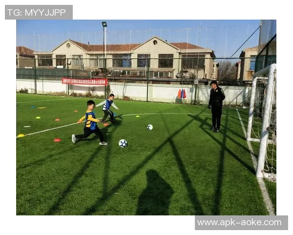 提升足球技能从这里开始加入我们的足球训练营一起追逐梦想吧 提升足球技能从这里开始加入我们的足球训练营一起追逐梦想吧