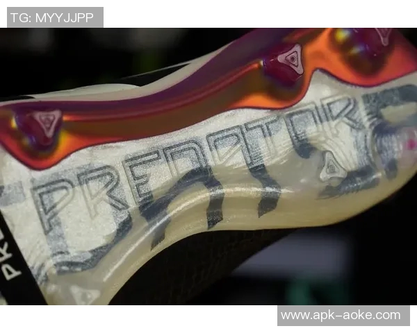 时尚与实用兼备adidas足球包助你轻松携带运动装备尽享球场激情 时尚与实用兼备adidas足球包助你轻松携带运动装备尽享球场激情